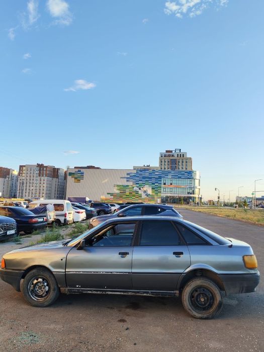 Продаётся автомобиль Audi 80 B3