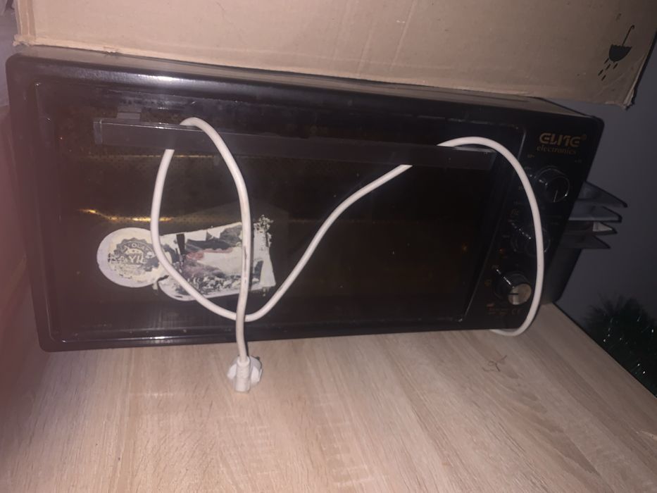 Стеллаж, витринный холодильник, диван и прочее