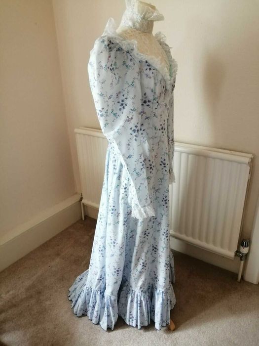 Уникална рокля във викториански стил различни модели