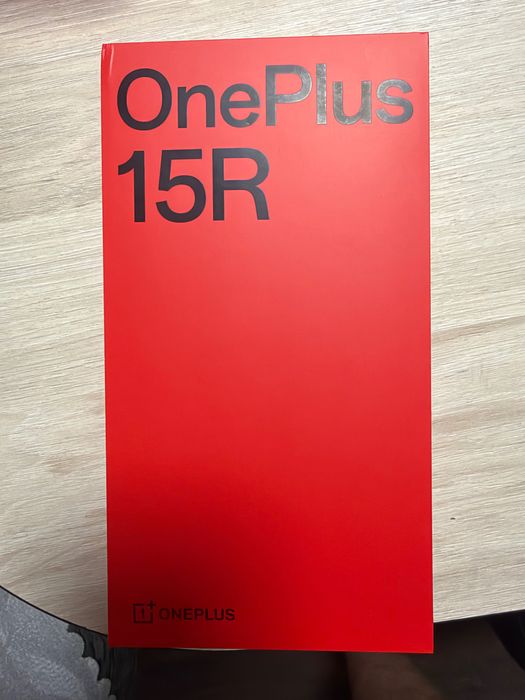 Телефон OnePlus 15r