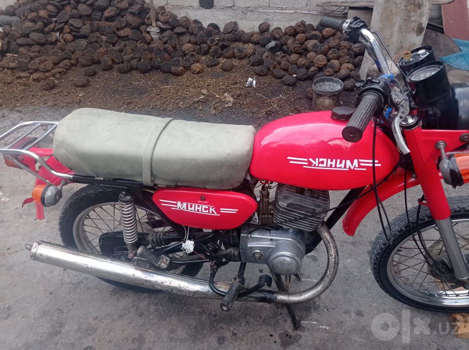 Minsk mototsekl Rangi qizil radnoy matotsekl
