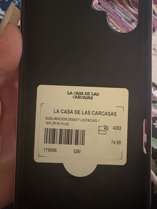 husa iphone 16 plus neutilizata si se vede foarte clar pretul ei initial.