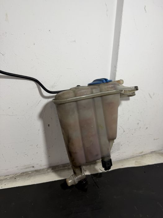 Vas expansiune Audi A5 8T 3.0 TDI 2.7 TDI  vas expansiune antigel Audi A4 B8 3.0 TDI 2.7 TDI CGKA CCWA 8K0121405E