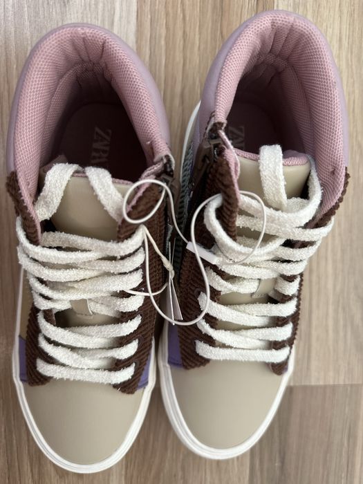 Нови детски  кецове за момиче