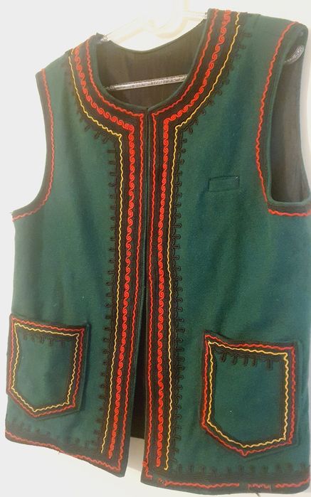 Фолклорни мъжки елеци