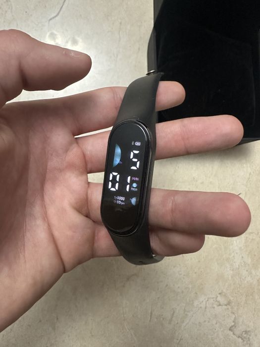 Ceas smart / bratara fitness Xiaomi Smart Band 10,