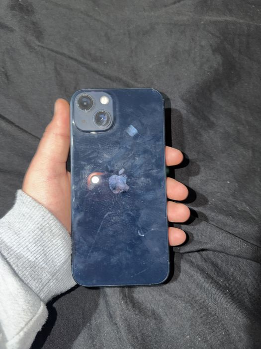 Продавам iphone 13