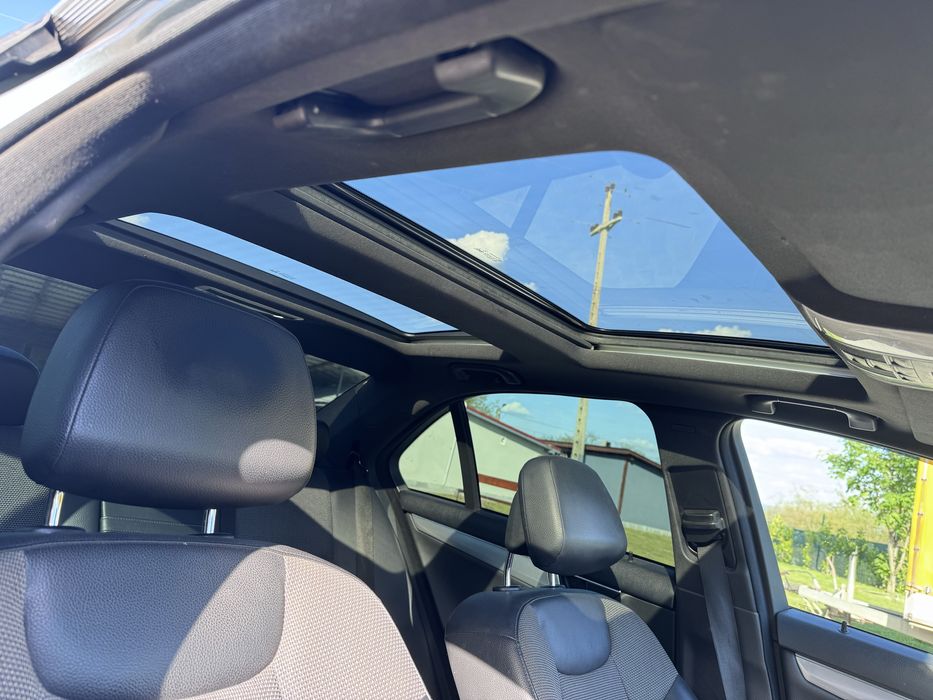 Dezmembrez Mercedes C w204 C250