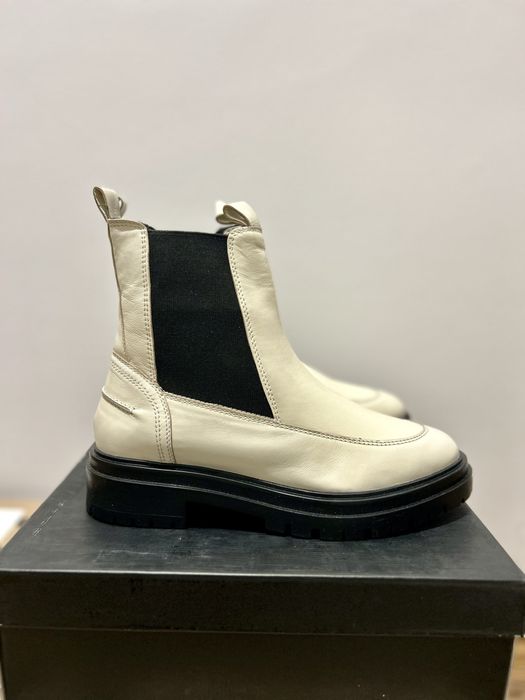 Ghete de piele, 39