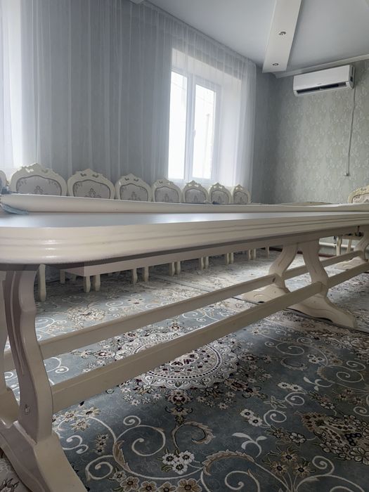 Гостевой стол со стулями