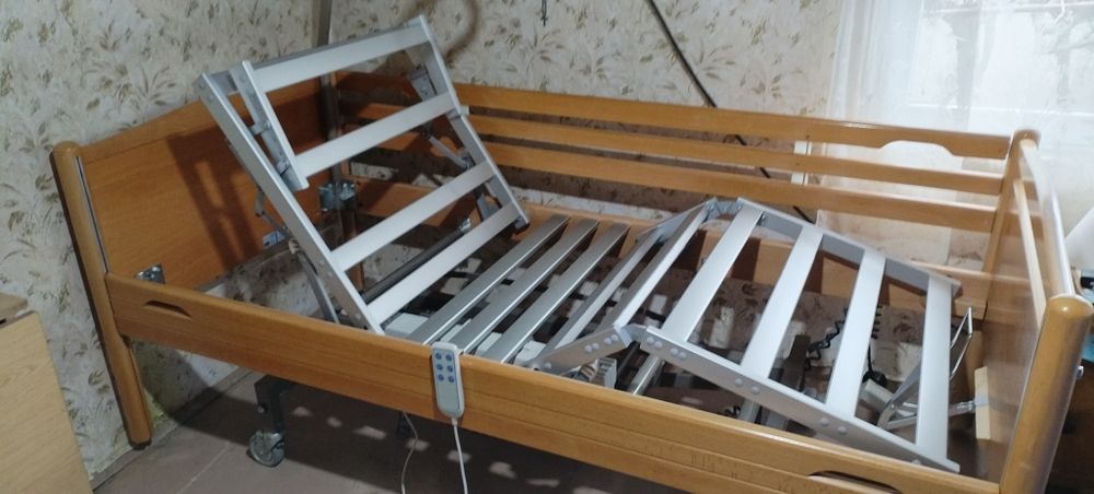 Електрическо Ортопедично легло с непромокаем дюшек и стойка с дръжка