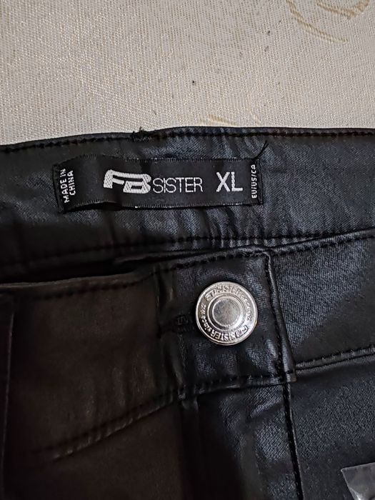 Дамски черен панталон  XL