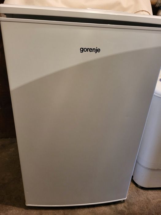 Продавам почти нов хладилник Gorenje