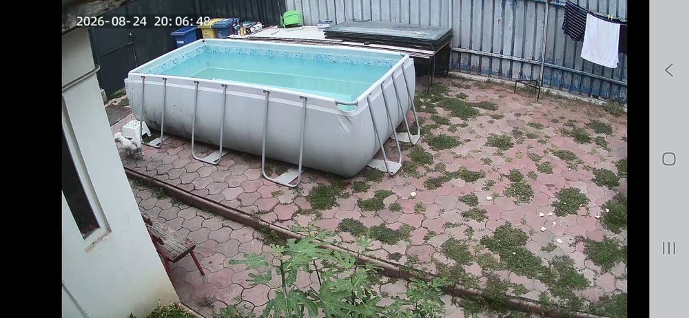 Închiriez 3 camere la curte închiriez depozitare lucruri  paza non stop