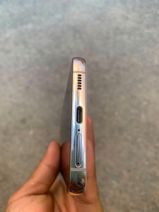 Samsung S22+    128Гб