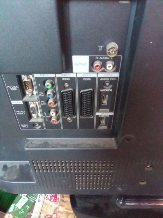 Голям телевизор SAMSUNG и SHARP AQUOS