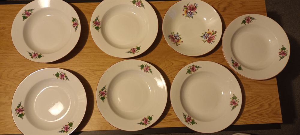 Български порцеланов сервиз от соца - супник, различни видове чинии