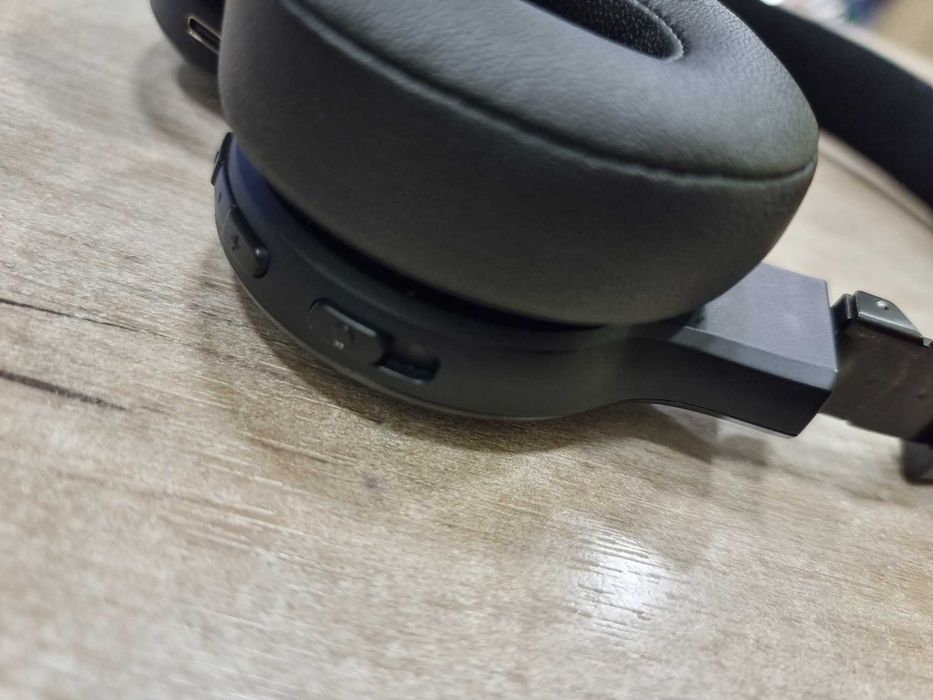 Безжични слушалки JBL LIVE 670NC