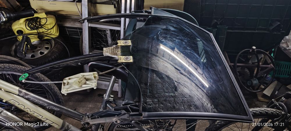 Стъклоповдигачи  със стъклата