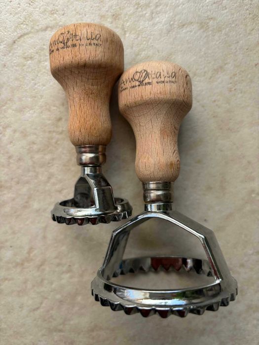 Машина за приготвяне на домашна паста 9 степ+2 итал. форми за равиоли.