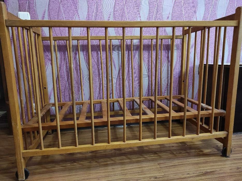 Срочно продается детская деревяная кровать