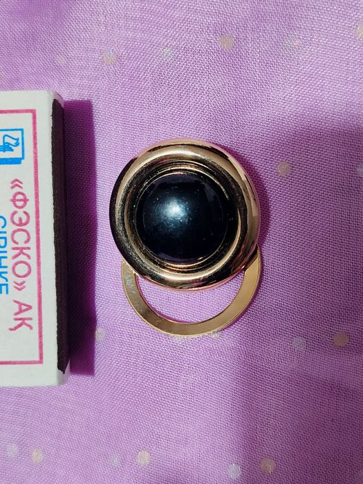 Красивая узорчатая вещь