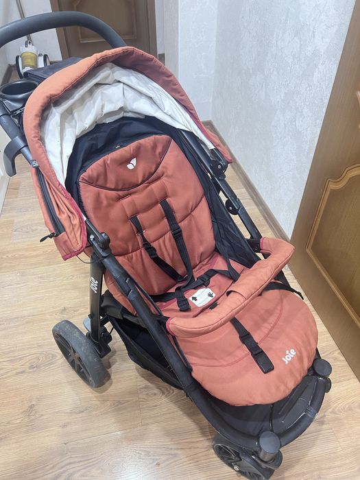 Продам коляску Joie