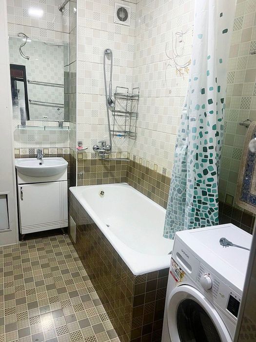 Yakkasaroy next savdomarkazi yonida ijaraga beriladi