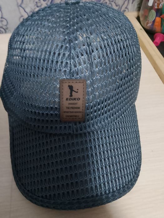 Продам кепки мужские .