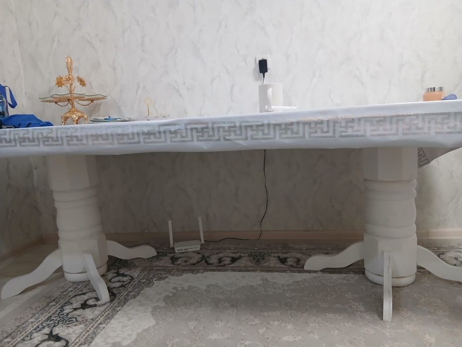 Продается стол стульями