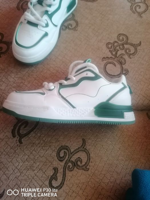 Продавам Маратонки