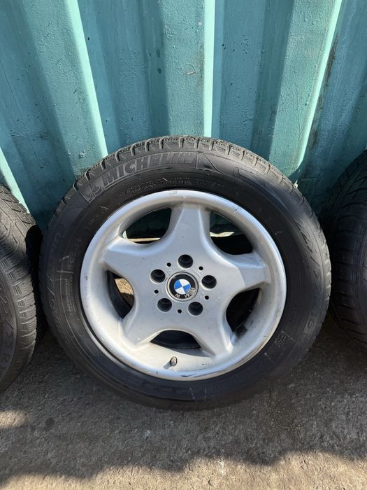 Продается диски с покрышками на BMW