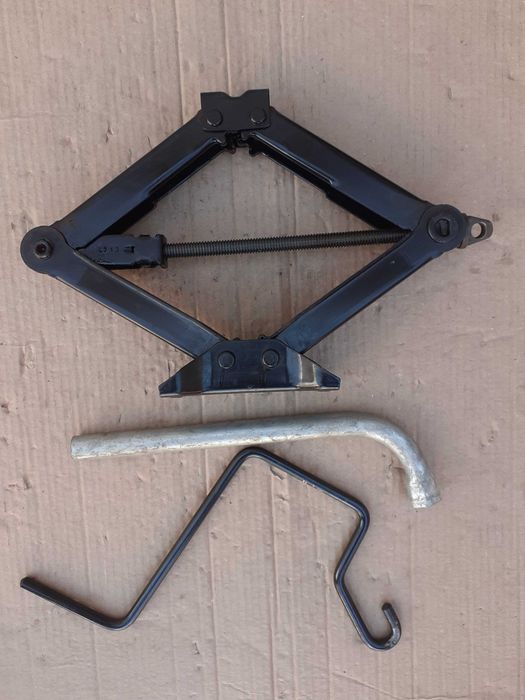 Cric,cheie de roti VW Golf, Touran  SKODA Octavia,Rapid,AUDI A3,SEAT