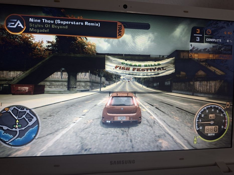 Laptop gaming Samsung cu jocuri instalate Gta 5,Fifa,Nfs