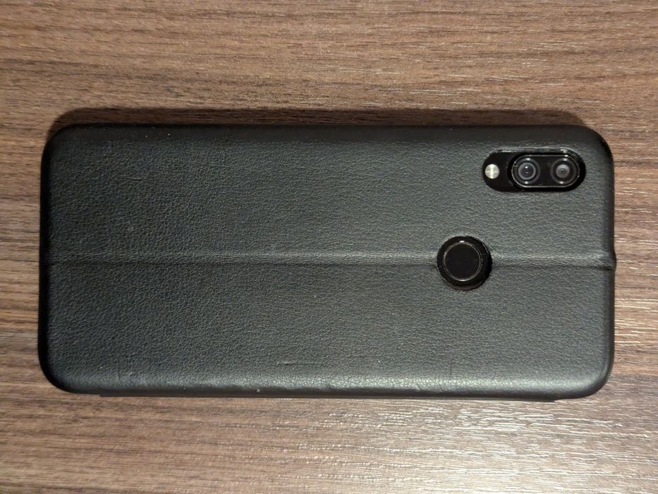 Redmi Note 7 с разбитыми стеклами.