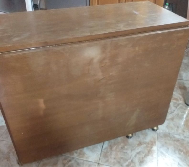 Masă extensibilă din lemn masiv