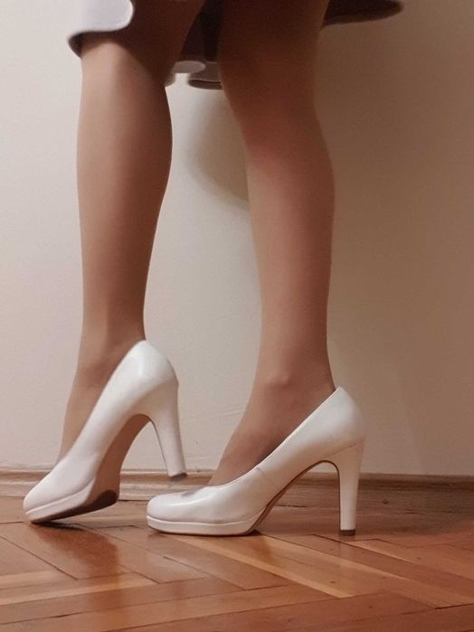 Обувки дамски бели