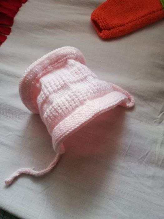 Бебешка шапчица розова