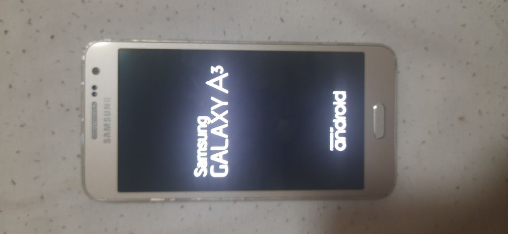 Telefon sotiladi samsung a3 narxi 180.000 yana kelishiladi