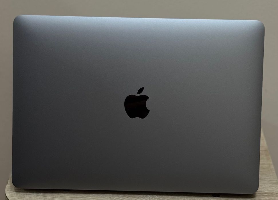 MacBook Air M1 (256gb) like new 100%