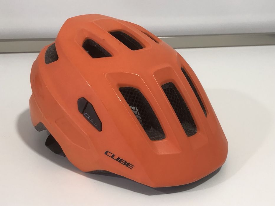Детси каски за велосипед Cube и Met