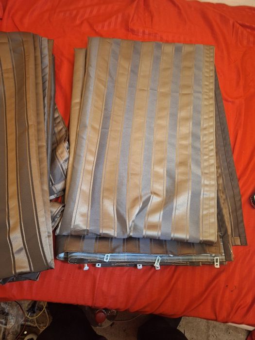 Draperii maro ca si noi