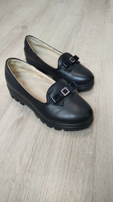 Школьные  туфли на девочку.