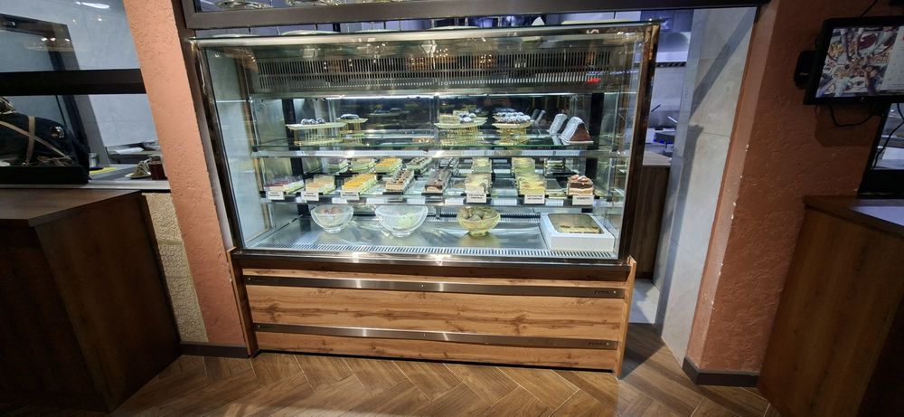 Холодильник витрина тортга