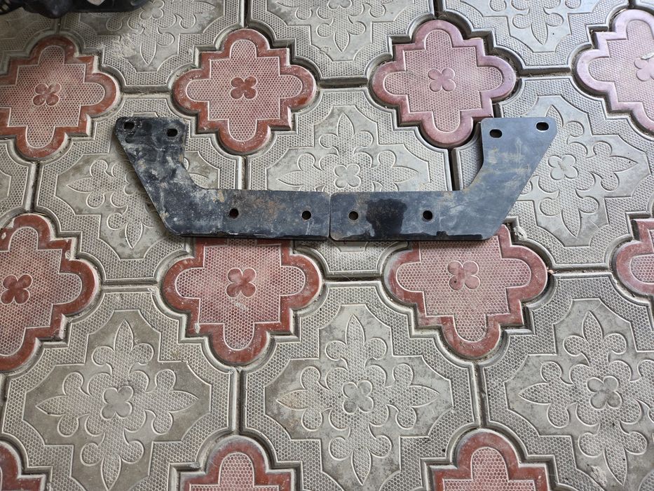 Фаркоп на Hilux.