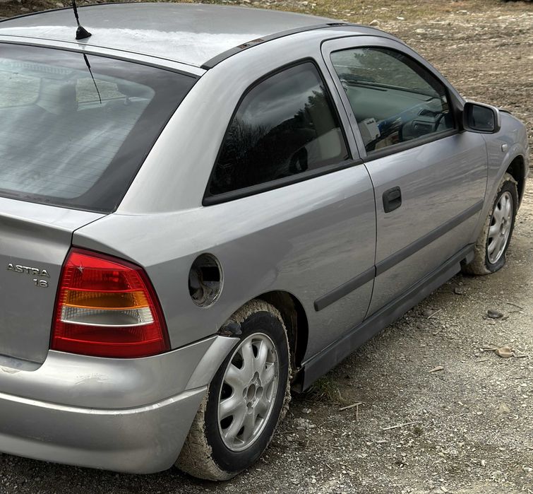 Dezmembrare Opel Astra
