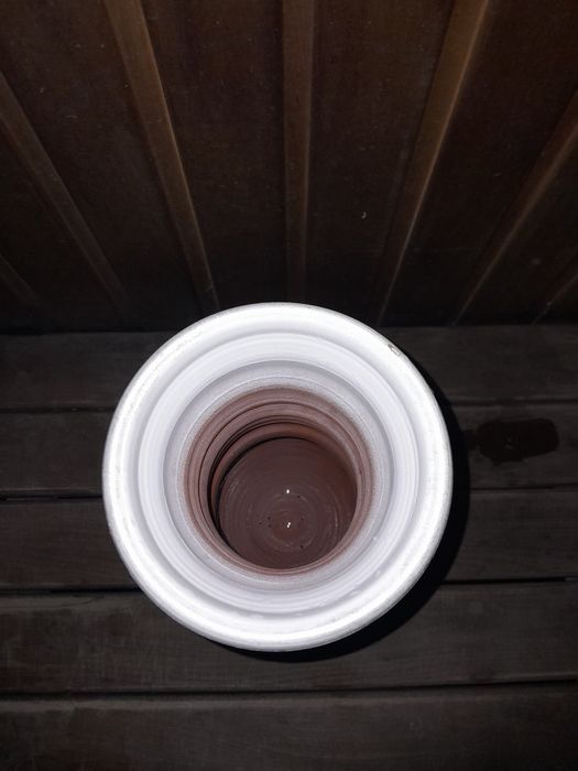 Керамическая ваза 15 000 теңге.