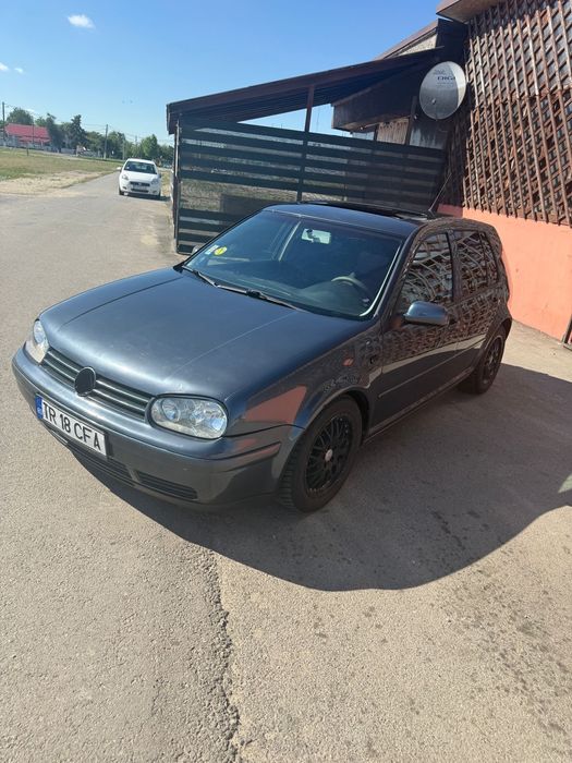 Vând Volkswagen Golf 4, an 2004, hatchback. Preț negociabil.