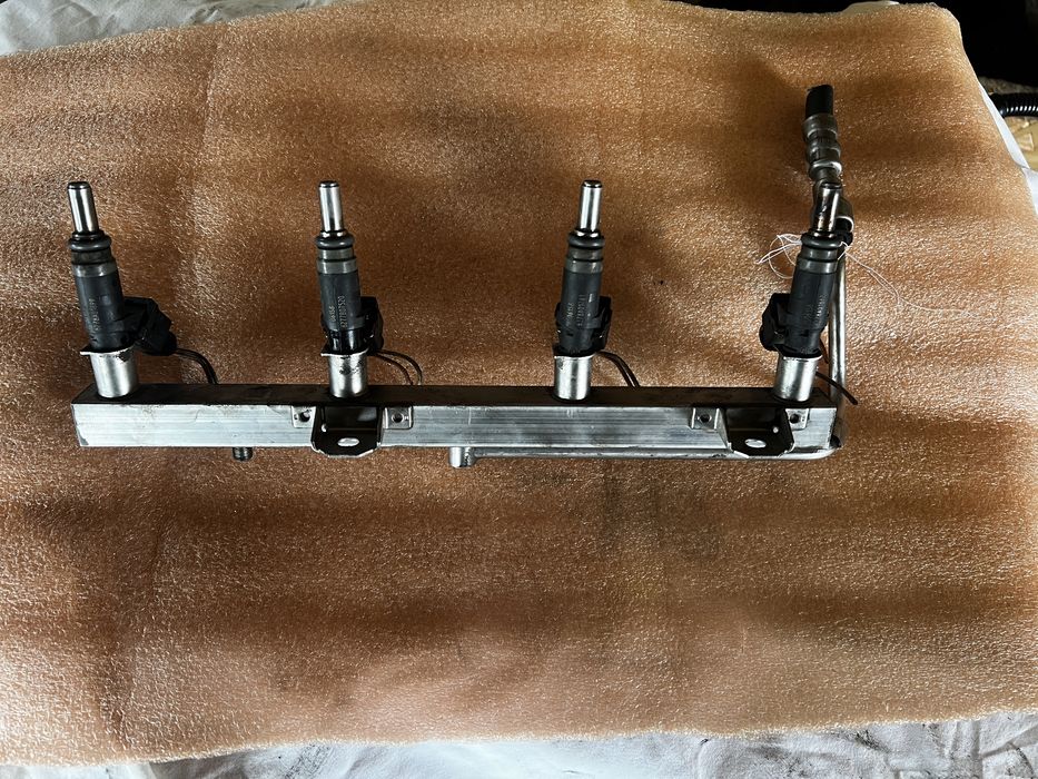 Injectoare injector + rampa bmw 2.0 benzina n46b20
