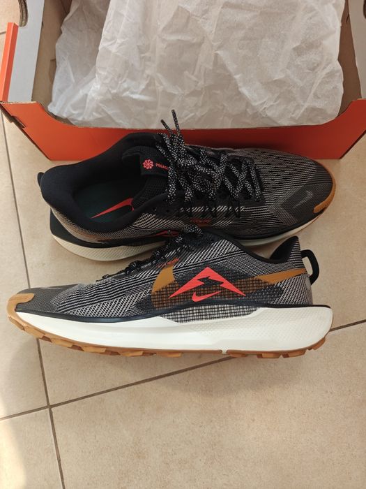 Nike НОВИ 38.5н маратонки